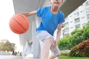 小孩篮球训练10个基本动作图片